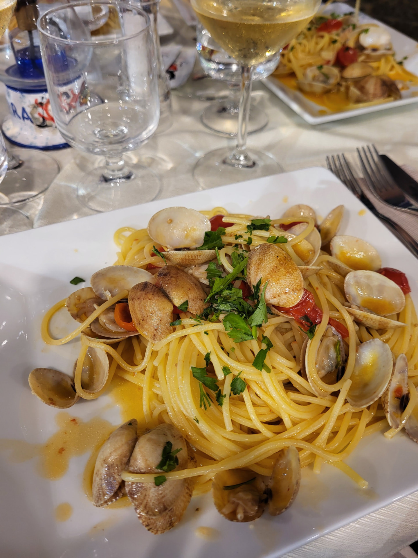 Spaghetti alle vongole in un ristorante tipico del Centro Storico di Napoli